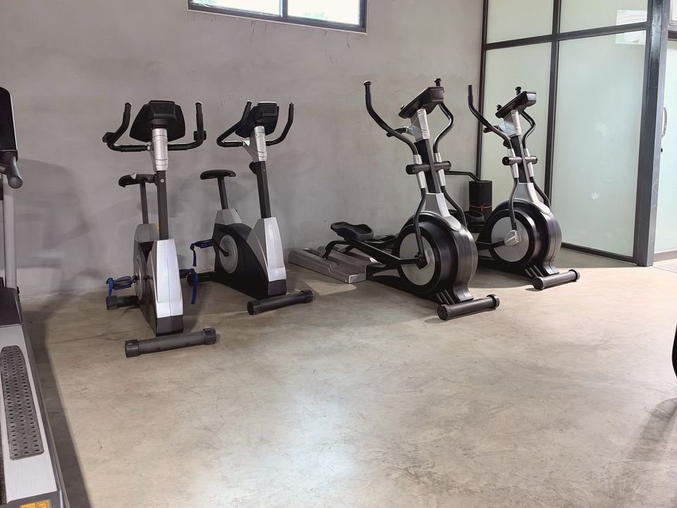 Exercise bikes and elliptical trainers in the cardio corner